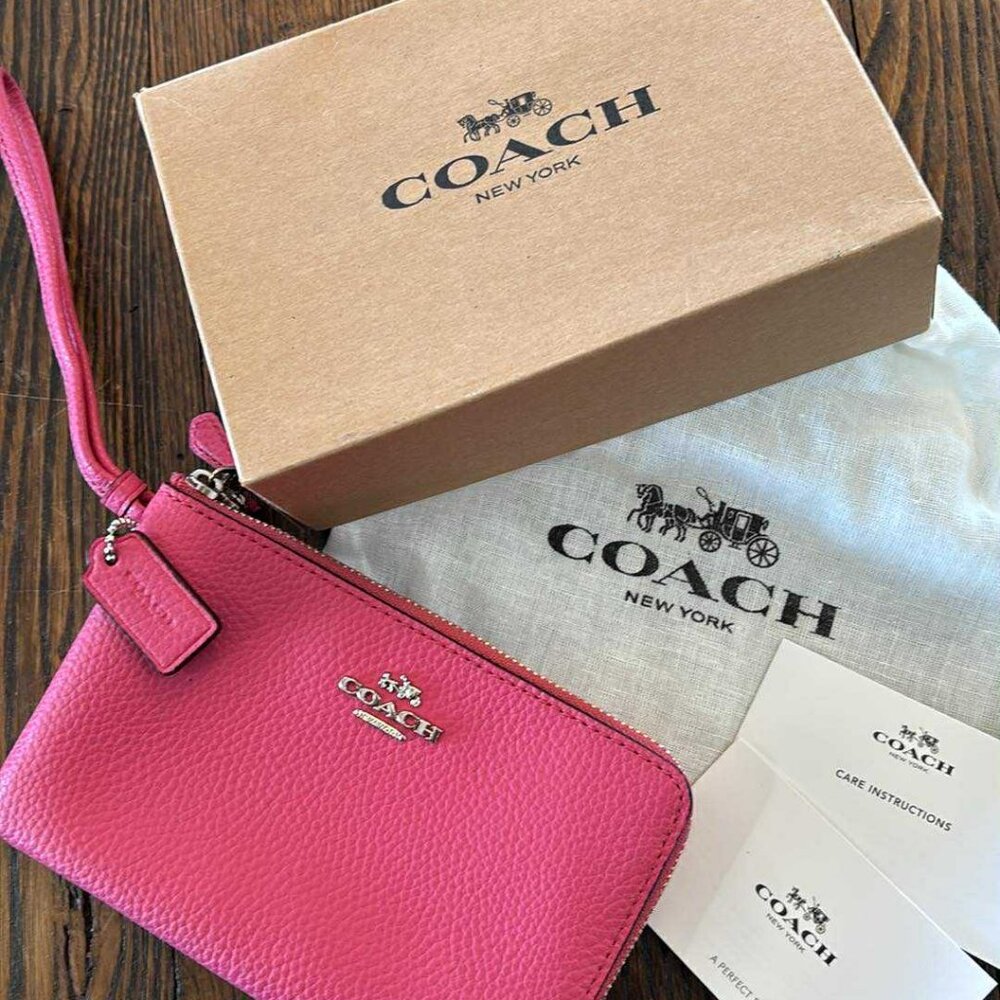 NWT COACH PINK PEBBLED LEATHER DOUBLE ZIP WRISTLET